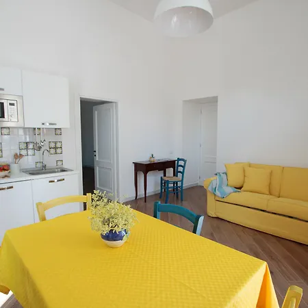 L'antica Pigna Chateau Apartment *